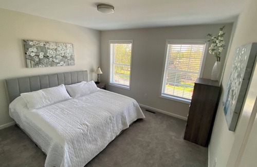 State College House | Spacious 5-bedroom house in delightful State College 3 miles to Beaver Stadium