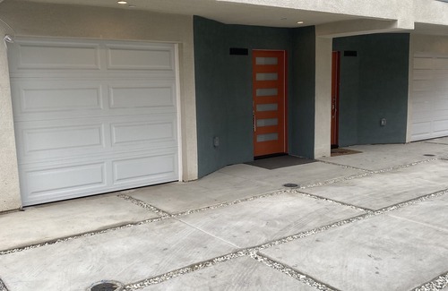Los Angeles Apartment | Spacious 5-bedroom apartment in cool Los Angeles with AC, WiFi