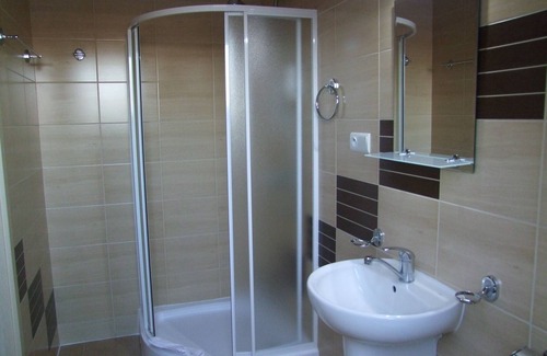 Rzeszow House | Spacious 5-bedroom building in charming Rzeszów with AC, WiFi