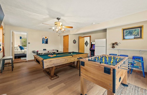 Briar Crest Woods House | Spacious 5-bedroom country house in tranquil Blakeslee with WiFi, AC