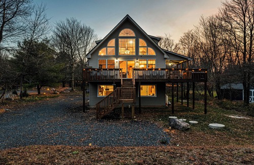 Briar Crest Woods House | Spacious 5-bedroom country house in tranquil Blakeslee with WiFi, AC