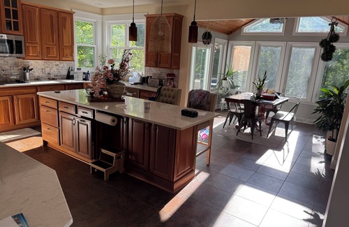 Moon Township House | Spacious 5-bedroom house in nice Coraopolis w/WiFi, AC, fitness room and a pool
