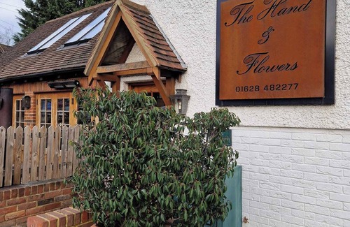 Cookham Dean House | Spacious 5-bedroom house on the Thames with river access in lovely Berkshire