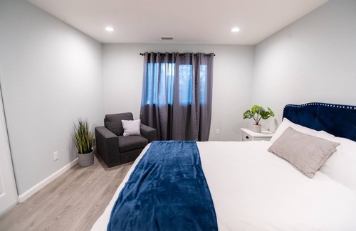 Willow Glen House | Spacious 5 Bedroom Home! Free WIFI! AC & HEAT!