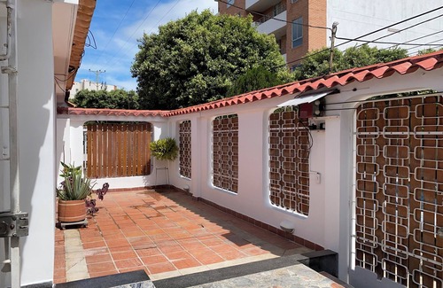 San Jose de Cucuta House | Spacious 5-bedroom house in charming Cucuta with AC, WiFi and prívate Pool