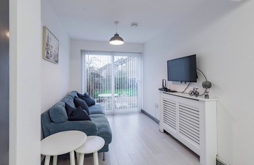 Renhold House | Spacious 5-bedroom house with WiFi in enjoyable Bedford