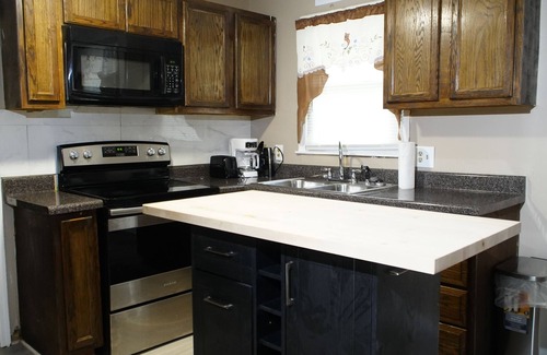 Leslie Estates House | Spacious 5-bedroom house with WiFi and AC in charming Decatur