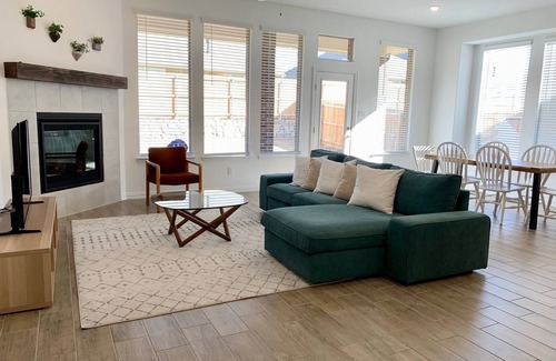 Fort Worth House | Spacious 5-bedroom house in Fort Worth w with WiFi, AC