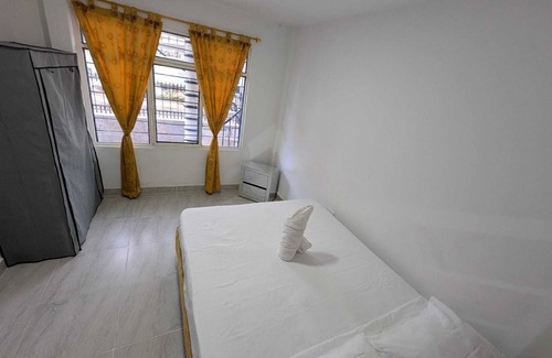 Cali Hotel | Spacious 5-bedroom house with garage and double kitchens