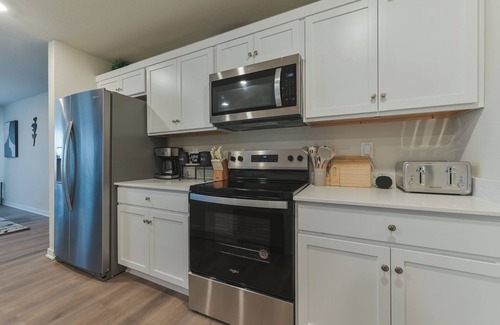 Elkhart House | Spacious 5-bedroom house with AC and WiFi in fantastic NE Ankeny