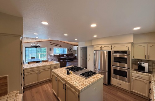 Glencoe House | Spacious 5-bedroom house in Arnold with a game room and hot tub