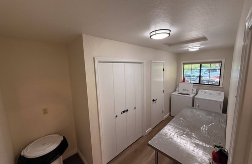 Glencoe House | Spacious 5-bedroom house in Arnold with a game room and hot tub