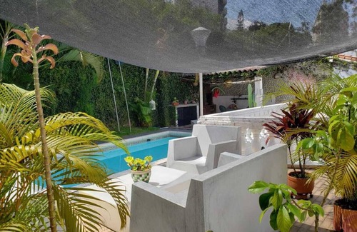 Cali House | Spacious 5-bedroom house with a huge terrace and swimming pool