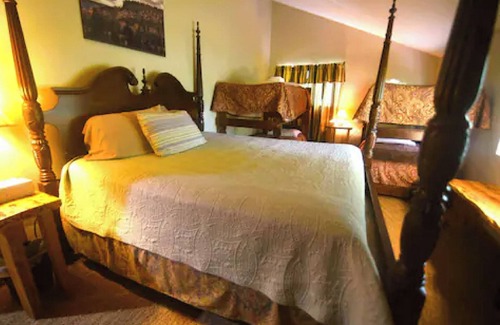 Fox Cabin | Spacious 5-bedroom lodge with WiFi, AC in charming Fox