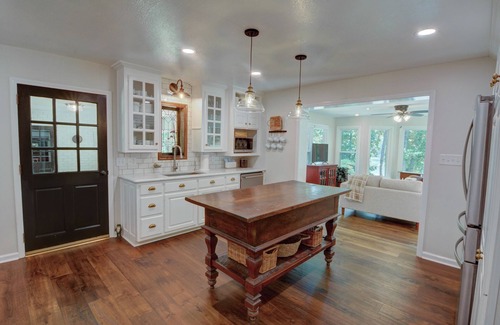 Gainesville House | Spacious 5-bedroom Lake Lanier home with Boathouse, WiFi & Whole House Generator