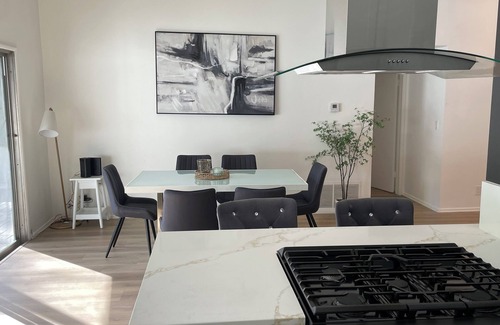 Reseda House | Spacious 5-bedroom house in marvelous Los Angeles with WiFi, AC