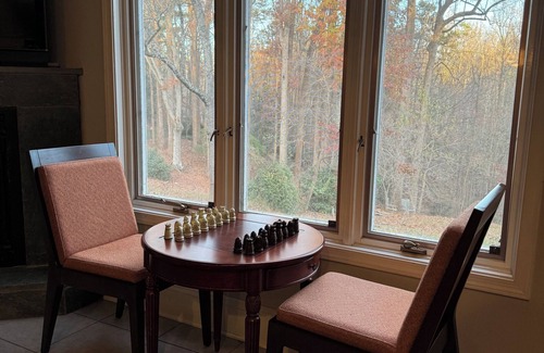 Martinsville House | Spacious 5-bedroom house with WiFi and AC in charming Martinsville