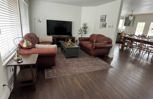 North Ogden House | Spacious 5-bedroom house in lovely North Ogden with Theater, Games and Hot Tub