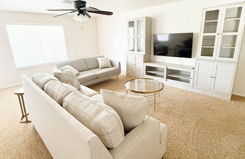 Scenic Oaks House | Spacious 5-bedroom house with 2 king size beds in the best area of San Antonio