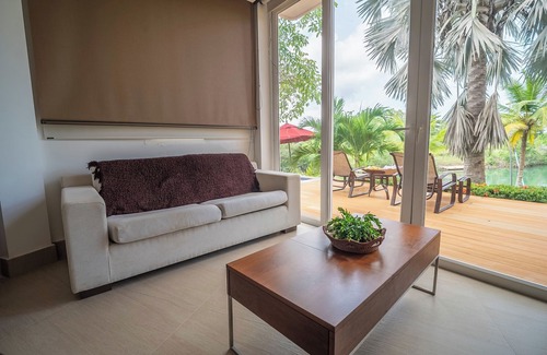 Bocachica Villa | Spacious 5-bedroom villa with AC and WiFi in welcoming Cartagena