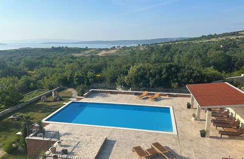 Rudine Villa | Spacious 5 bedroom villa with swimming pool and beautiful sea views.Villa Kosta