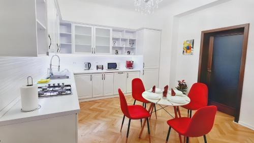 Cluj-Napoca Apartment | Spacious 5* luxury in historic center free parking