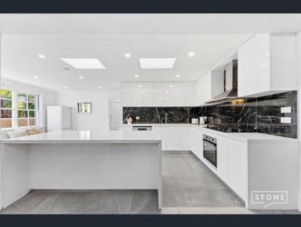 Hornsby House | Spacious 5BD Garden House in Hornsby close 2 train