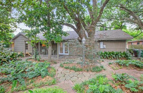 Woodlake - Briar Meadow House | Spacious 5BR and 3BA Plus Cozy Cabin With Spa Near Galleria