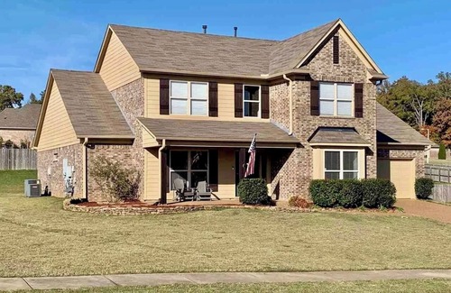 Arlington House | Spacious 5BR Family & Pet-Friendly Home 25 min to Downtown, Graceland & Shopping