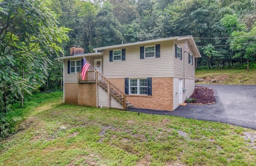 Johnson City House | Spacious 5BR Home | Sleeps 14 | Modern Comfort