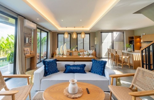 Melayang Villa | Spacious, 5BR Villa with a Rice Field View in Ubud