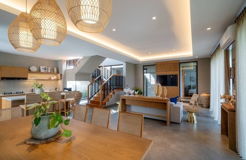 Melayang Villa | Spacious, 5BR Villa with a Rice Field View in Ubud