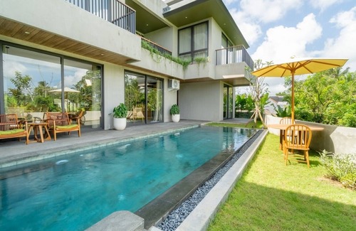 Melayang Villa | Spacious, 5BR Villa with a Rice Field View in Ubud