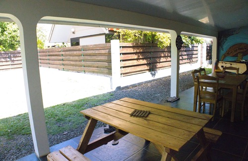 Papeno'o House | Spacious 6-bedroom house with AC and Wifi in tranquil Papenoo, near Ahonu Beach.