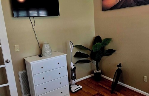 Pleasant Grove House | Spacious 6-bedroom house in Pleasant Grove with AC, WiFi, fitness room, pool