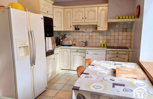 Carelles Cottage | Spacious 6-Bedroom Cottage with Fishing Pond, Games & Garden - Sleeps 12-15