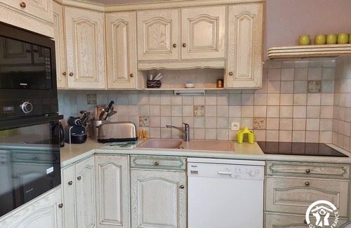 Carelles Cottage | Spacious 6-Bedroom Cottage with Fishing Pond, Games & Garden - Sleeps 12-15