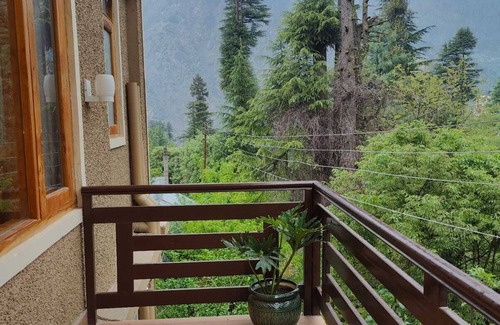 Manali House | Spacious 6-bedroom house with AC, WiFi in charming Sajla, Manali Road
