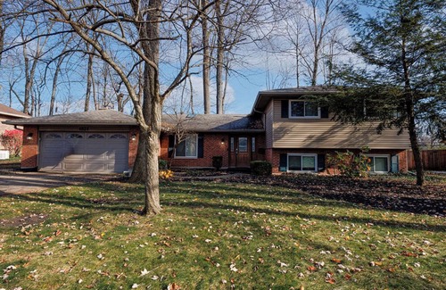 Kettering House | Spacious 6-bedroom house in Dayton Ohio.