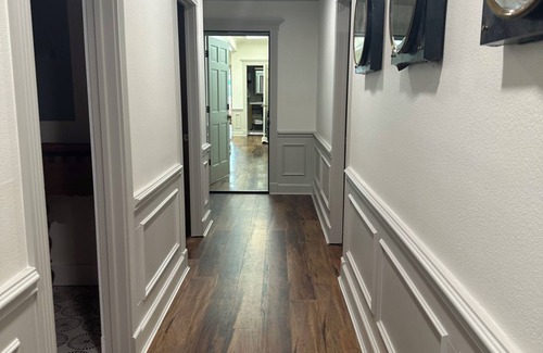 Granbury House | Spacious 6-bedroom upscale building steps to the Historic Granbury Square. Fab!