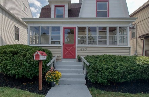 Grand Rapids House | Spacious 6-bedroom house in lovely Grand Rapids with WiFi