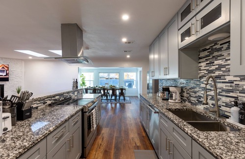 Ederville House | Spacious 6BR by AT&T Stadium Stockyard Heated Pool