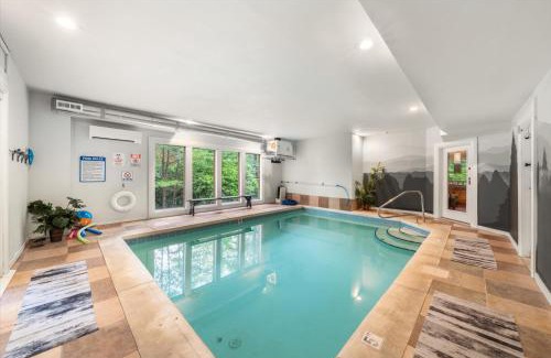 Cosby House | Spacious 6BR w Pool Theater & Hot Tub