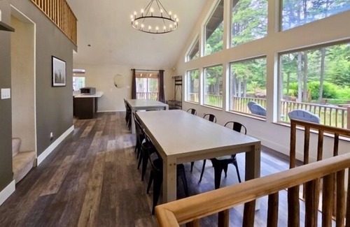 Girdwood House | Spacious 7 BR upper level duplex on a large lot