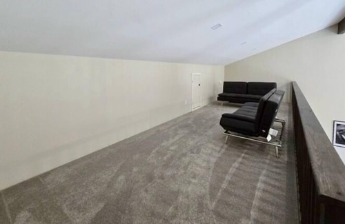 Girdwood House | Spacious 7 BR upper level duplex on a large lot