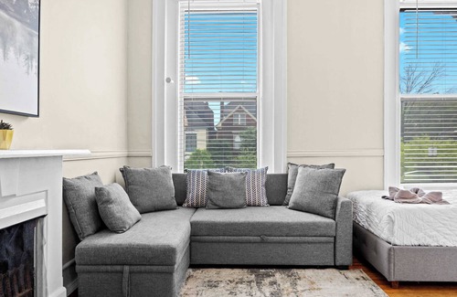 Limerick House | Spacious 7BR Home Near Bourbon Trail & Attractions