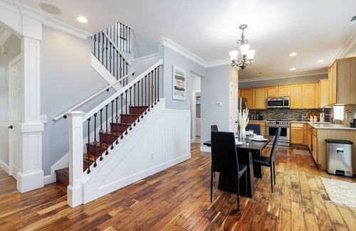 Gresham House | Spacious 7BR Lush Forest Family Retreat, Decks, Fire Pit, Bbq, Games, Jacuzzi,