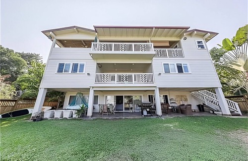 Lanikai House | Spacious 8-bedroom house with AC, WiFi in beautiful Kailua next to Lanikai Beach