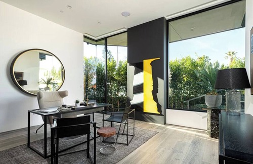 Bel Air House | Spacious 8-bedroom house in awesome Los Angeles with WiFi, AC, fitness room