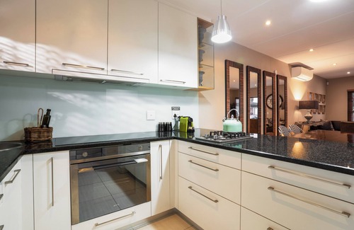 Stellenbosch Central Apartment | Spacious apartment in walking distance to wonderful restaurants in Stellenbosch